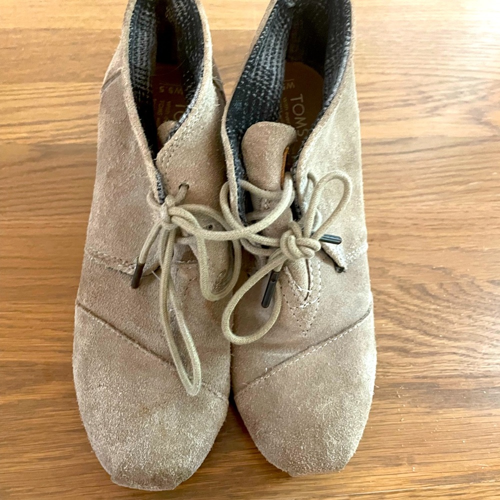 Grey Toms